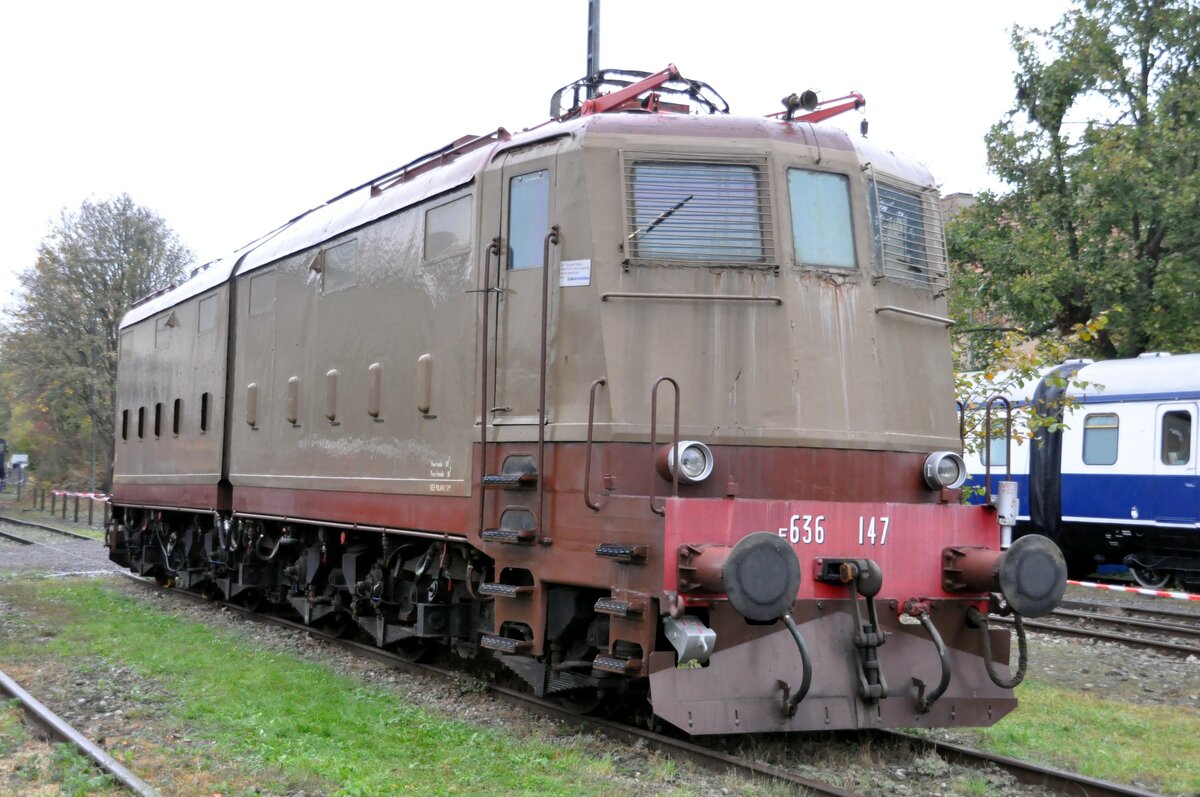E 636 147 Botschafterlok der FS im Bahnpark Augsburg am 25.10.2009.