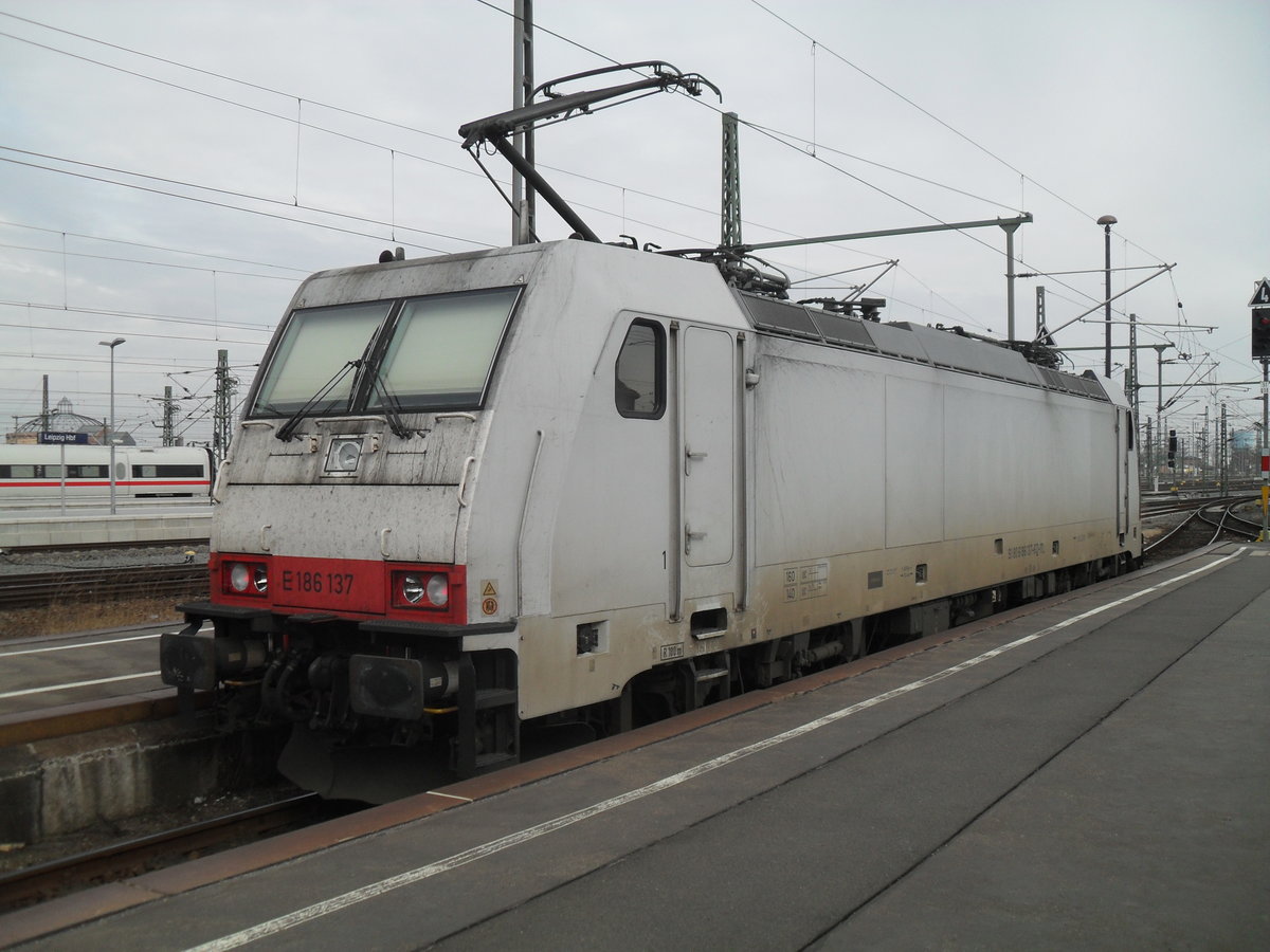 E186 137 der ITL in Leipzig Hbf. (Juli 2016)