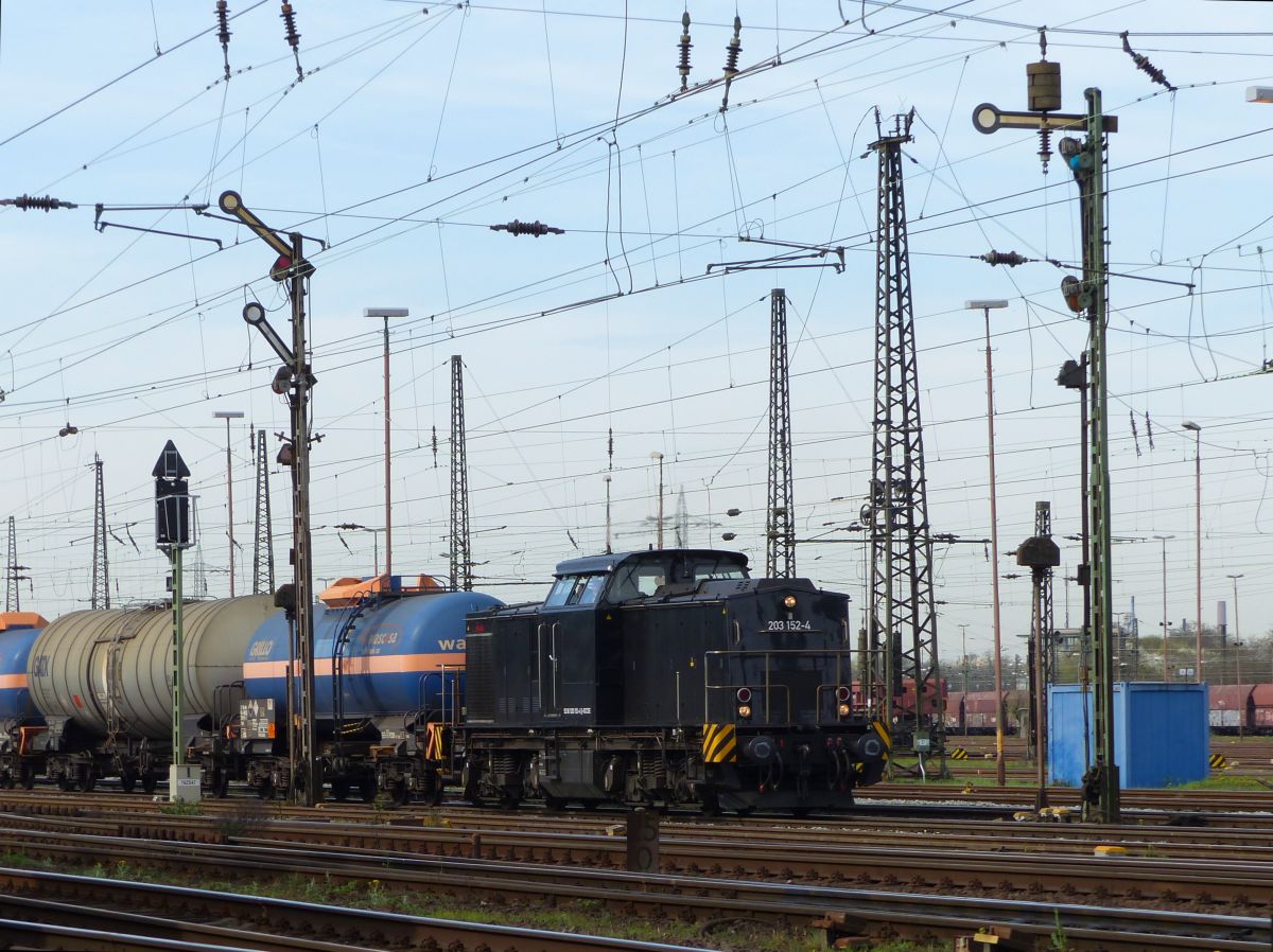 EBM Cargo Diesellok 203 152-4  Felix  Gterbahnhof Oberhausen West 31-03-2017.

EBM Cargo dieselloc 203 152-4  Felix  goederenstation Oberhausen West 31-03-2017.