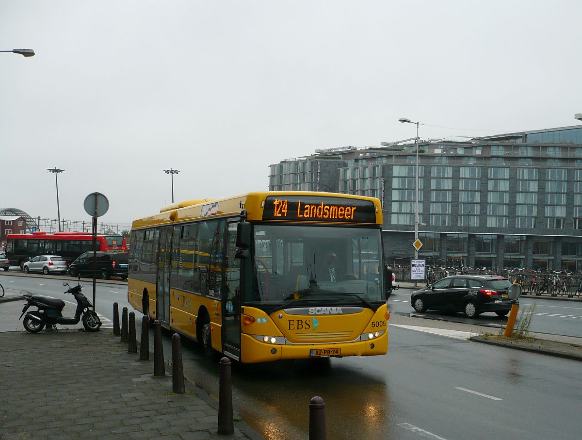 EBS Bus 5005 Scania Omnilink Baujahr 2011. Prins Hendrikkade, Amsterdam 09-07-2014.

EBS bus 5005 Scania Omnilink in dienst sinds 05-12-2011. Prins Hendrikkade, Amsterdam 09-07-2014.