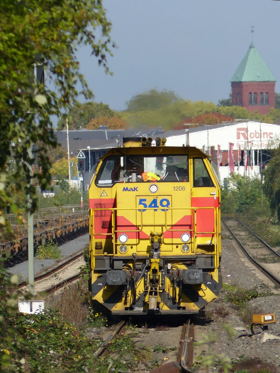 EH (Eisenbahn und Hfen GmbH)Diesellok 549 Wanheim Angerhausen, Duisburg. Atroper Strae, Duisburg 13-10-2017. 

EH (Eisenbahn und Hfen GmbH) dieselloc 549 Wanheim Angerhausen, Duisburg. Atroper Strae, Duisburg 13-10-2017. 