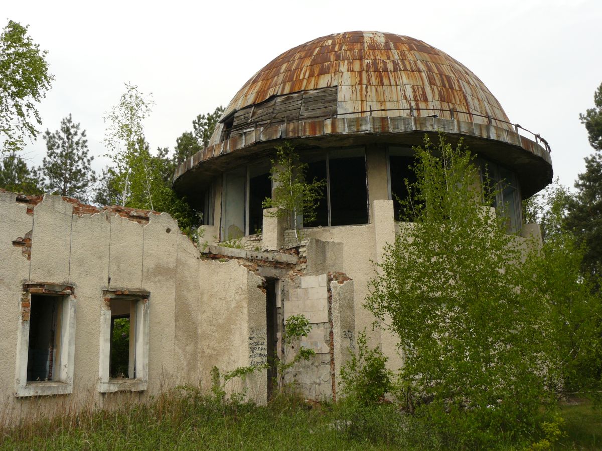 Ehemaliges Museum fr Pilot und Flugzeugkonstrukteur Nestorov (1887-1914) bei Zhovkva, Ukraine 11-05-2014.

Voormalig museum ter ere van militaire vlieger Nestorov (1887-1914) bij Zhovkva, Oekrane 11-05-2014.