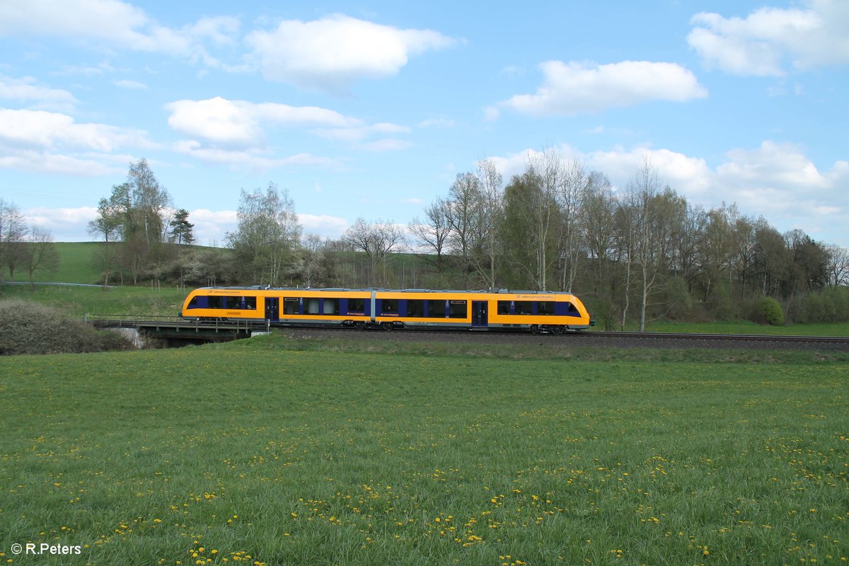 Ein 1648iger der Oberpfalzbahn als OPB 79741 Marktredwitz - Regensburg bei Röthenbach am Steinwald kurz vor Reuth bei Erbendorf. 29.04.15