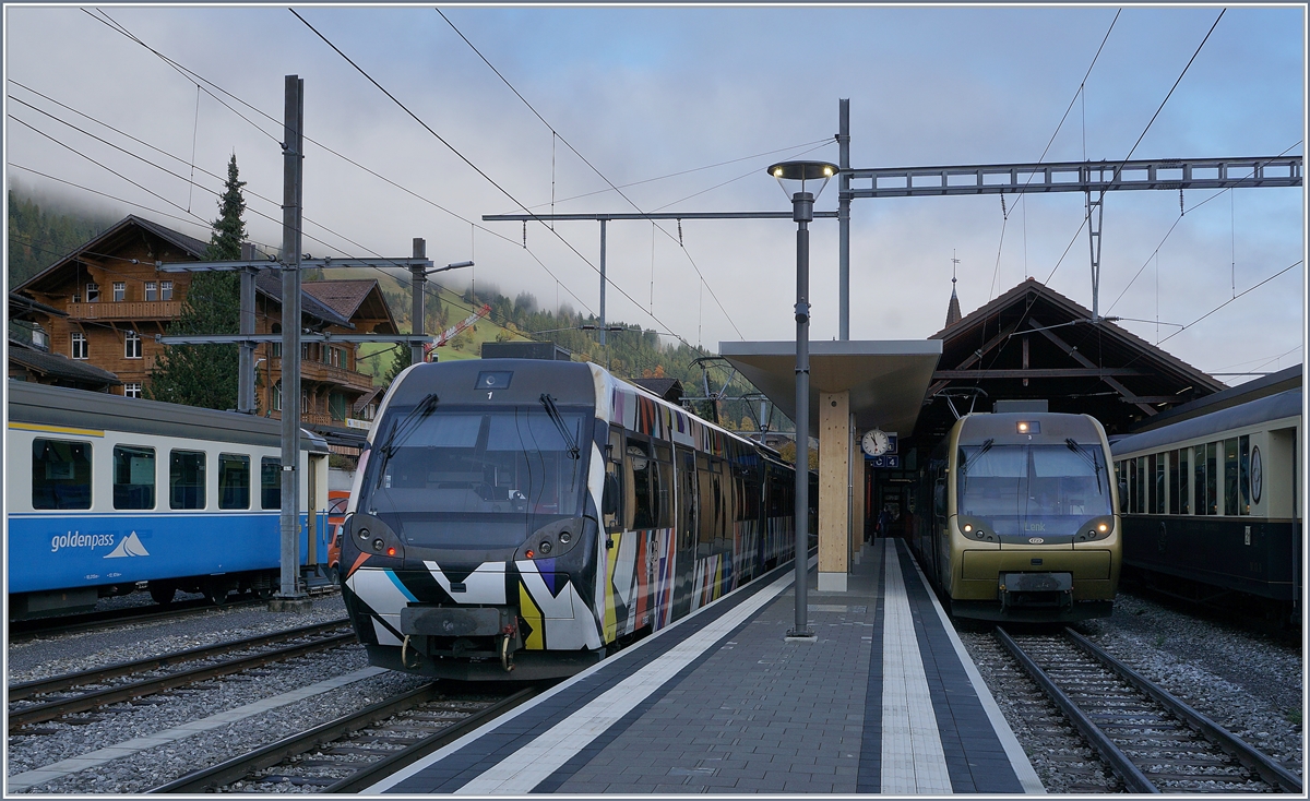 Ein angekommener und ein abfahrender MOB  Lenkerpendel  Be 4/4 Serie 5000 stehen in Zweisimmen. 

22. Okt. 2019