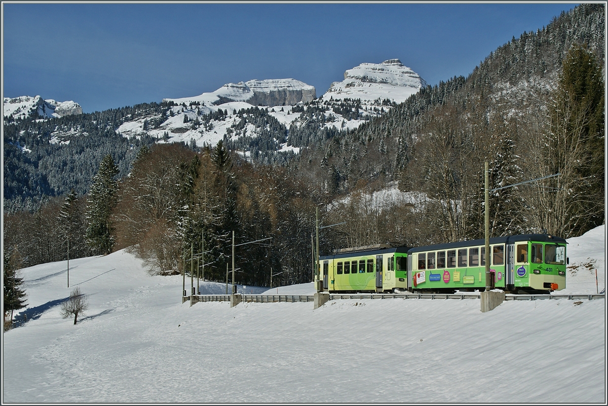 Ein ASD Regionalzug ist bei Le Sépey unterwegs. 
25. Jan. 2014