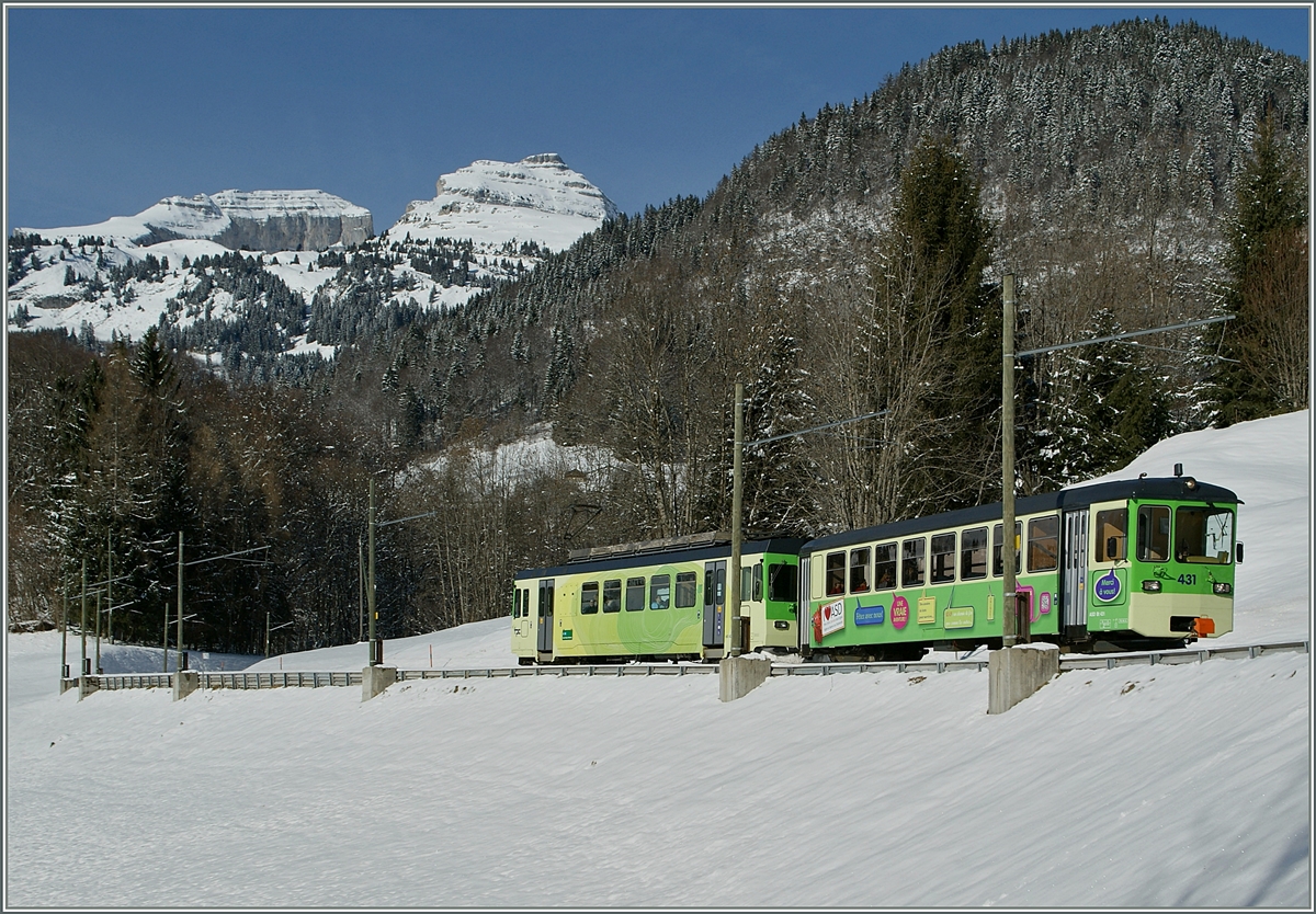 Ein ASD Regionalzug in der verschneiten Landschaft bei Les Planches (Aigle). 

25. Jan. 2014