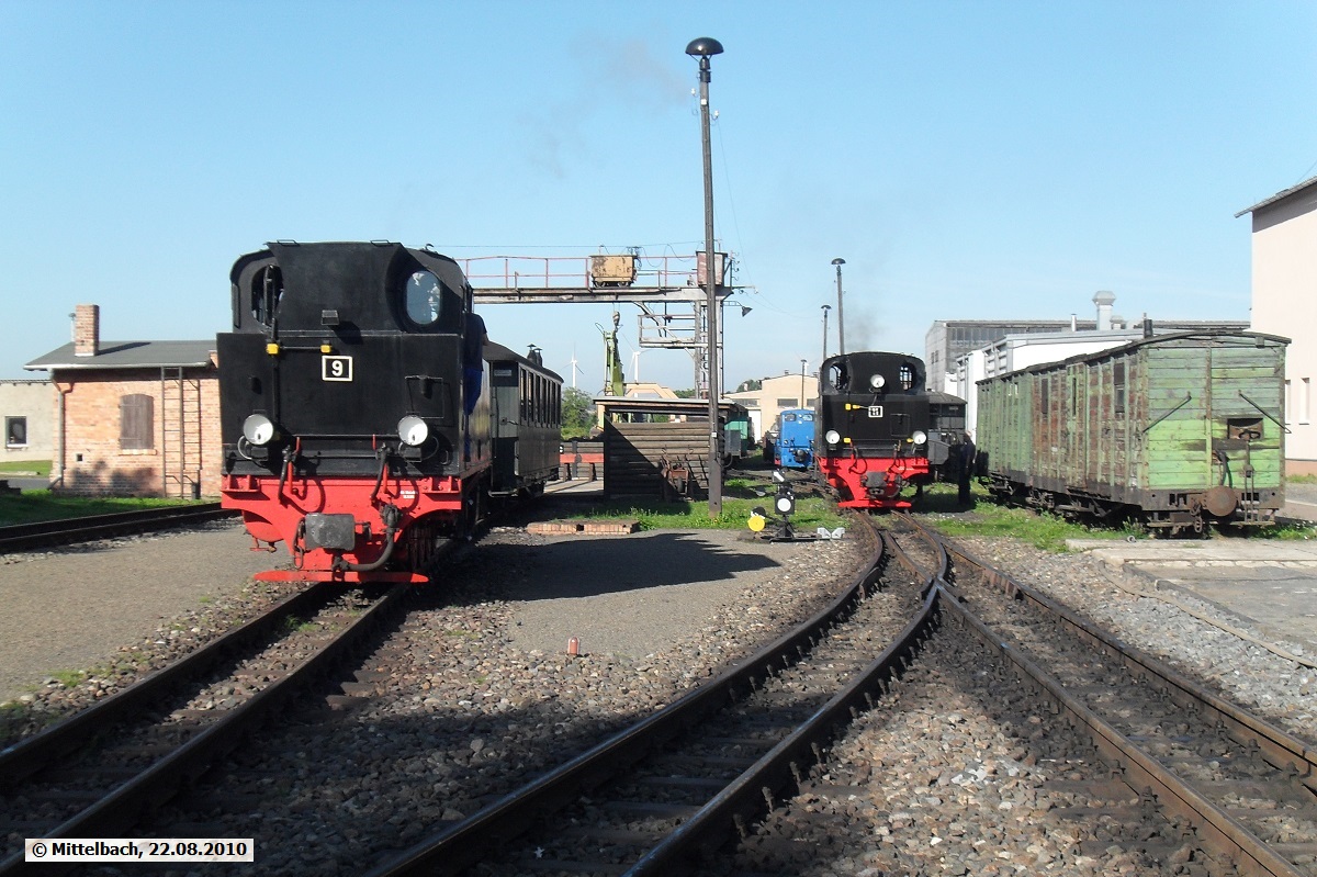 Ein Bild was nie wieder wiederholt werden kann. Am 23.08.2010 stehen die Loks 9 und 11 in Benndorf und werden f�r den anstehenden Dienst vorbereitet.