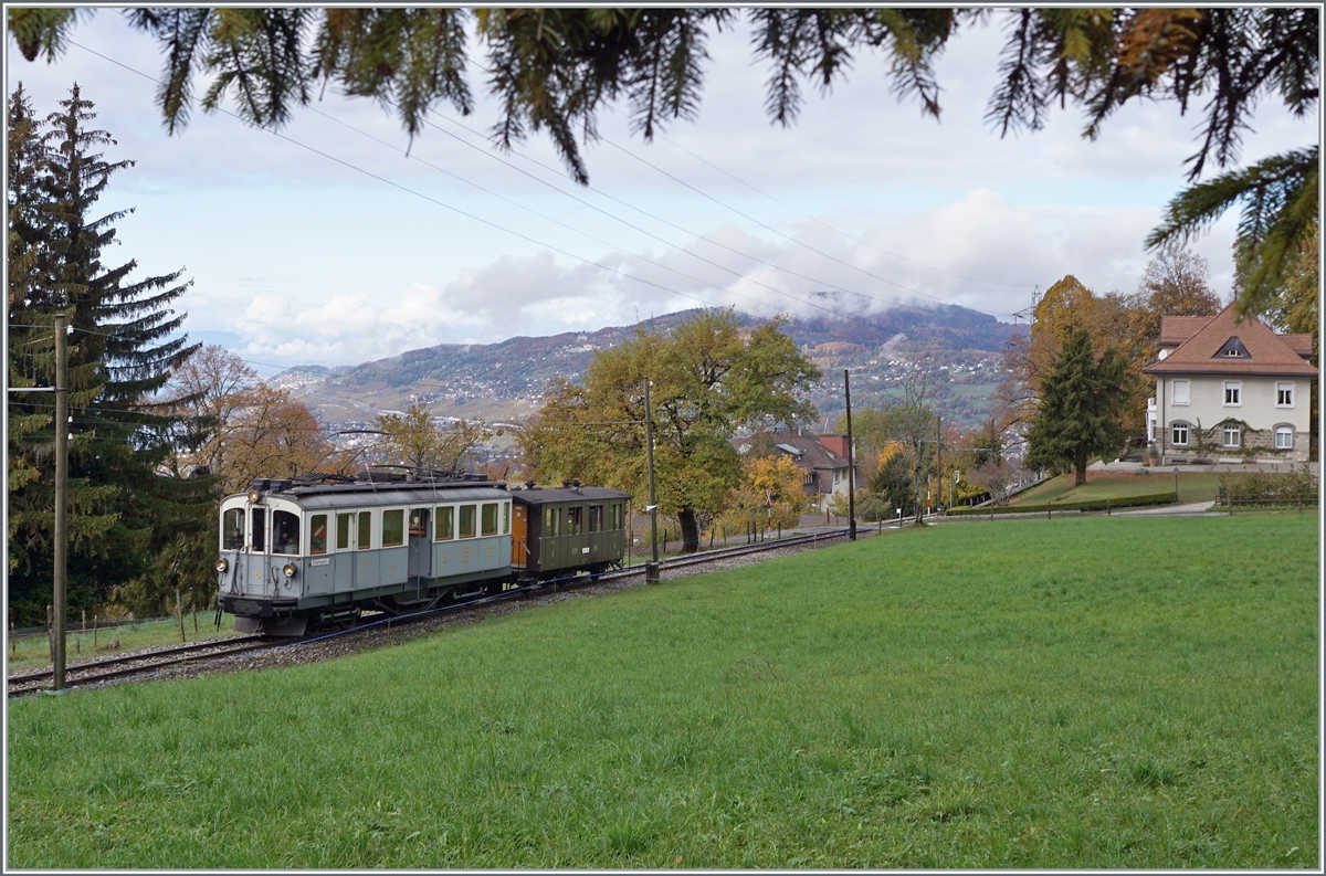 Ein Blonay-Chamby Museumsbahnzug von Blonay nach Chamby unterwegs bei Chaulin. 

24. Okt. 2020