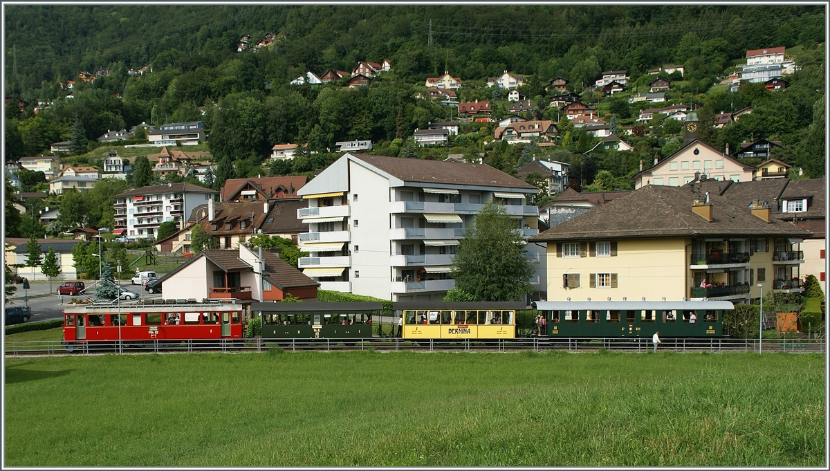 Ein bunter B-C Zug auf dem Weg von Blonay nach Vevey. 
Blonay, den 12. Juni 2011