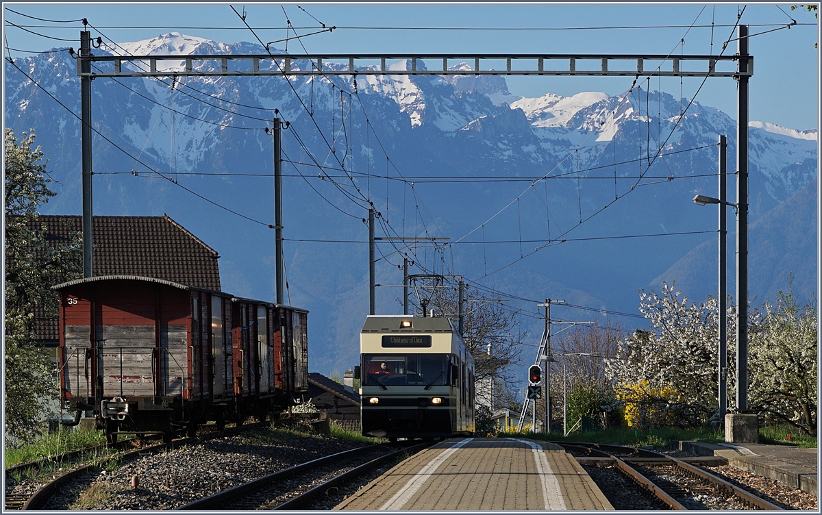 Ein CEV MVR GTW Be 2/6 erreicht St-Légier Gare.
3. April 2017