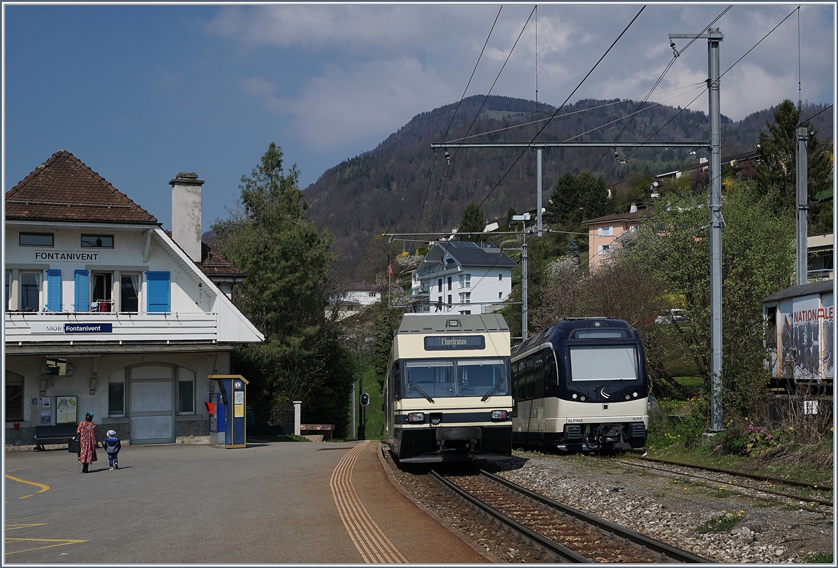 Ein CEV MVR GTW verlässt Fontanivent Richtung Montreux. Auf dem Abstellgleis ist ein MOB  Alpina  abgestellt.
3. April 2017