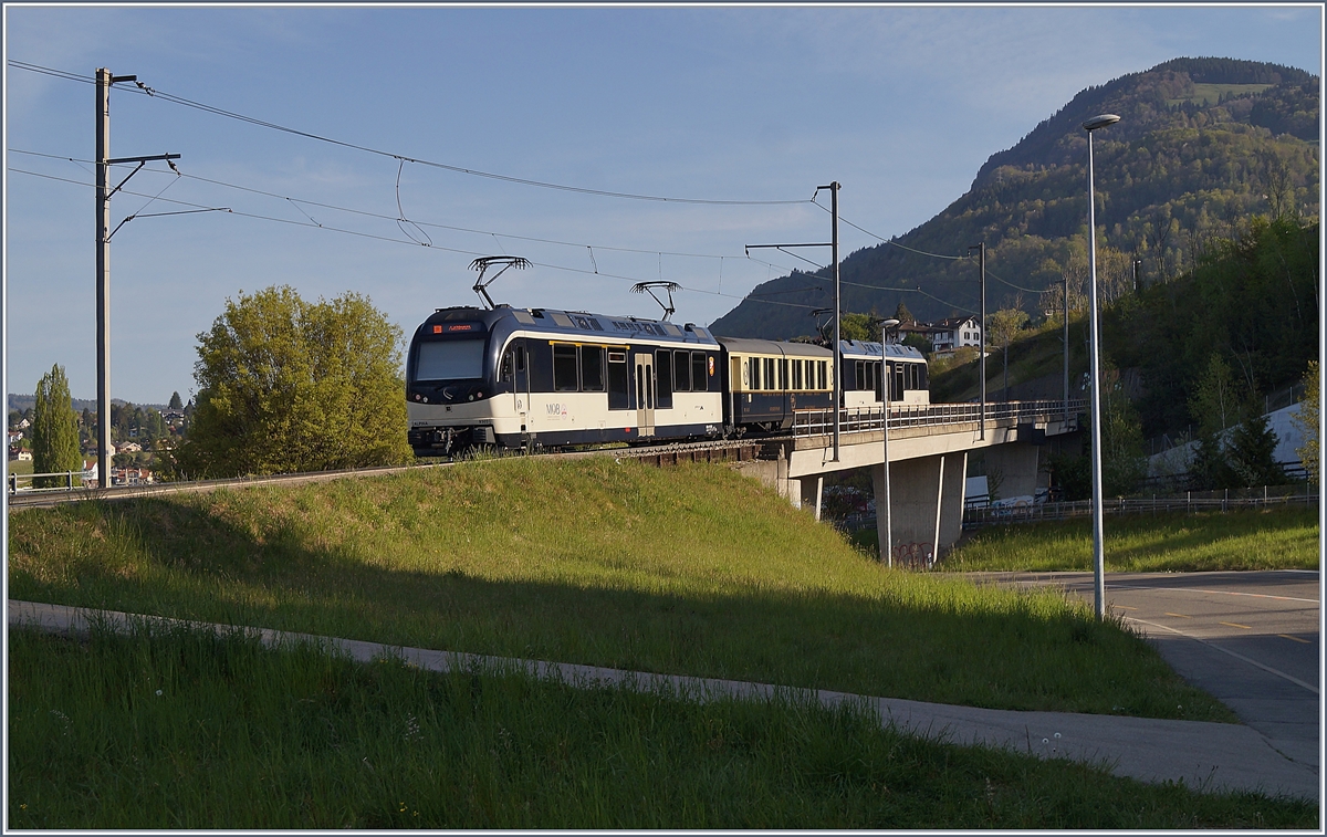 Ein Corona-Virus bedingt sehr kurzer MOB Belle Epoque Zug auf auf dem Weg von Montreux nach Zweisimmen kurz nach Châtelard VD. 

17. April 2020