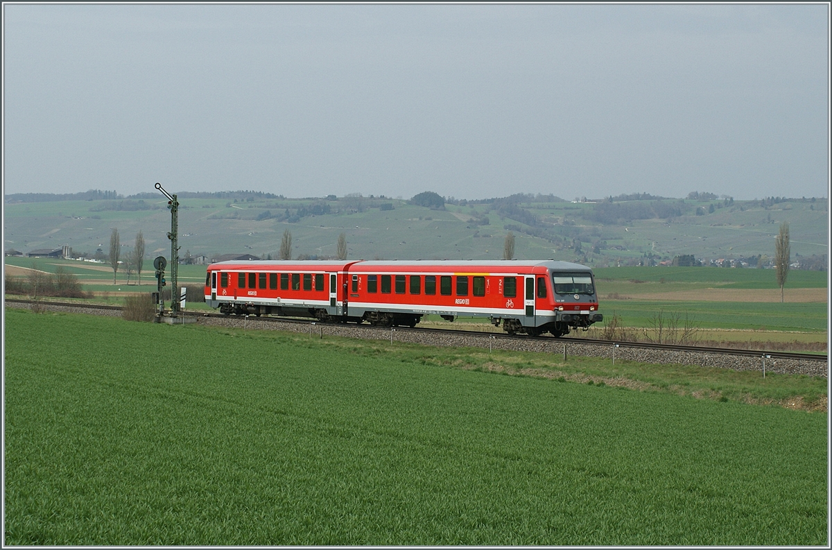 Ein DB VT 628 im Klettgau (CH) bei Wichlingen-Hallau. 

8. April 2010