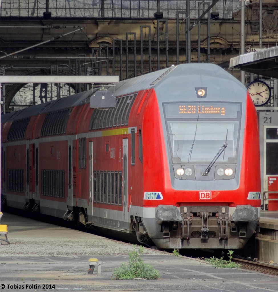Ein Doppelstockwendezug steht als SE20 nach Limburg in Frankfurt(Main) Hbf.
Aufgenommen im M�rz 2014.