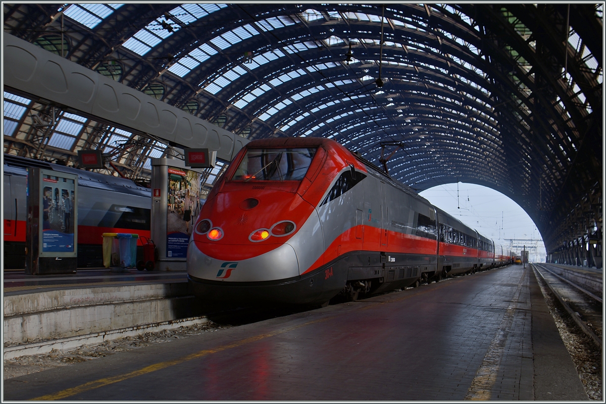 Ein ETR 500  Frecciarossa  in Milano Centrale. 
13. Nov. 2015