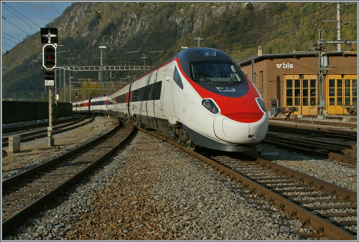Ein ETR 610 als EC von Milano nach Basel verl�sst Brig.
31.10.2013