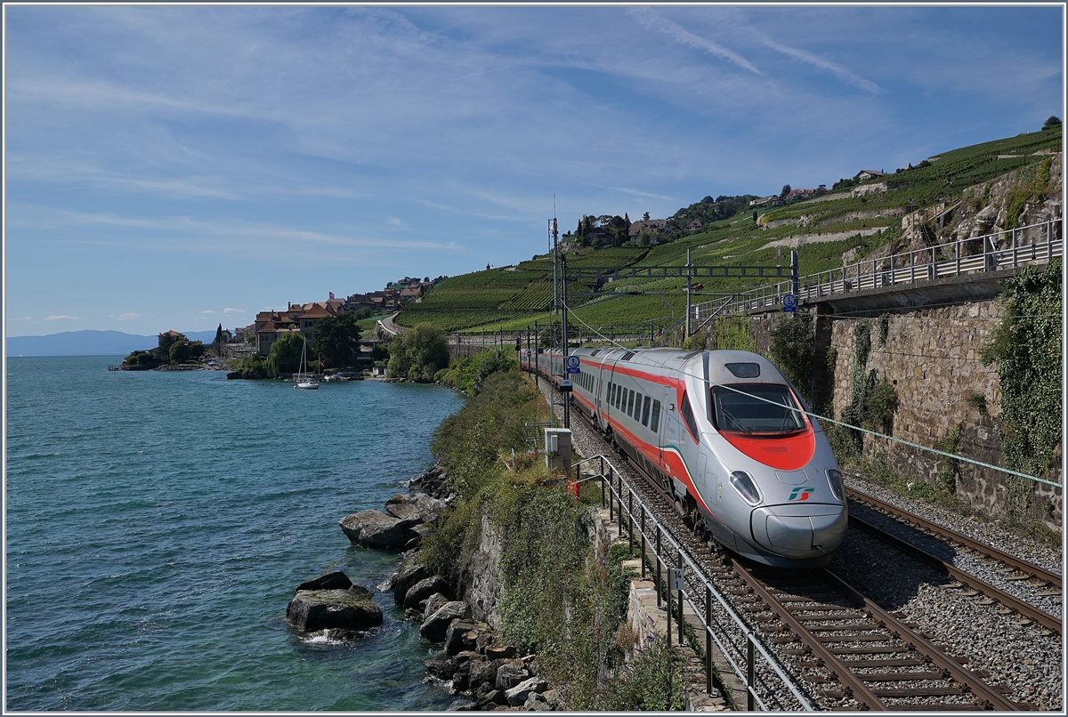 Ein FS Trenitalia ETR 610 als EC 34 auf dem Weg von Milano nach Genève zwischen St-Saphorin und Rivaz.
26. August 2018