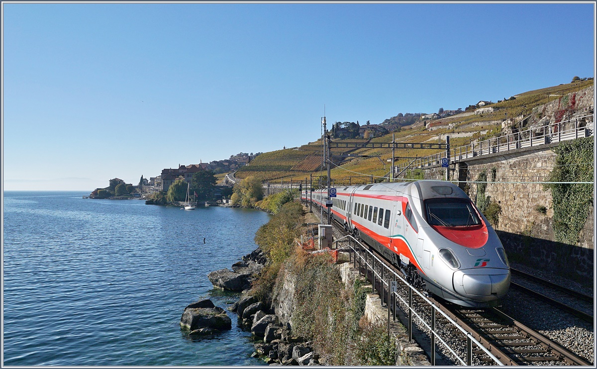 Ein FS Trenitalia ETR 610 als EC 34 auf der Fahrt von Milano Centrale nach Genève zwischen St-Saphorin und Rivaz.
 25. Okt. 2018