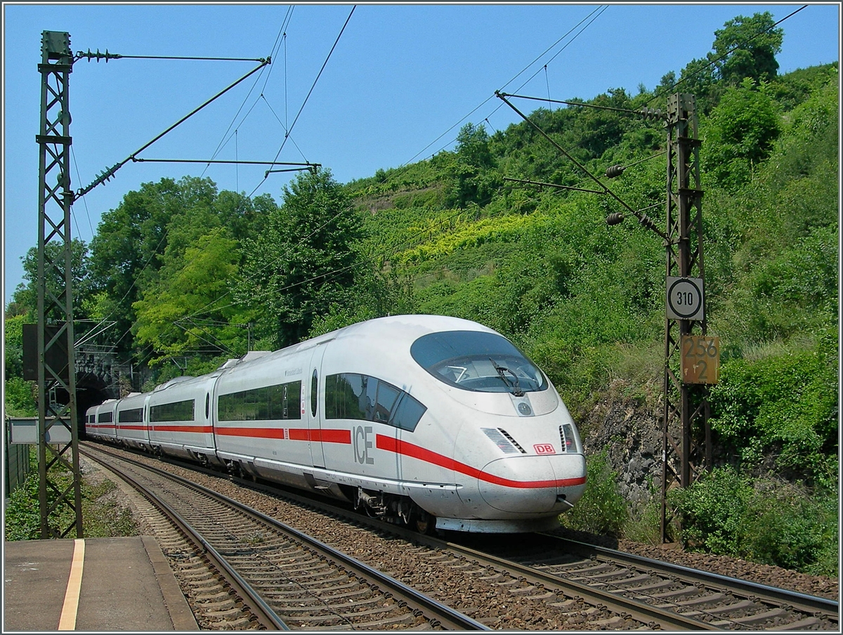 Ein ICE 403 bei Istein.
5. Juli 2006