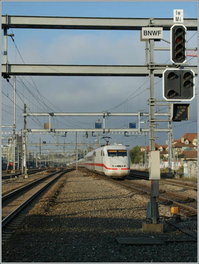 Ein ICE von Interlaken Ost nach Berlin Ostbahnhof erreicht von Wilerfeld kommend Bern Wankdorf. 
5. Okt. 2012