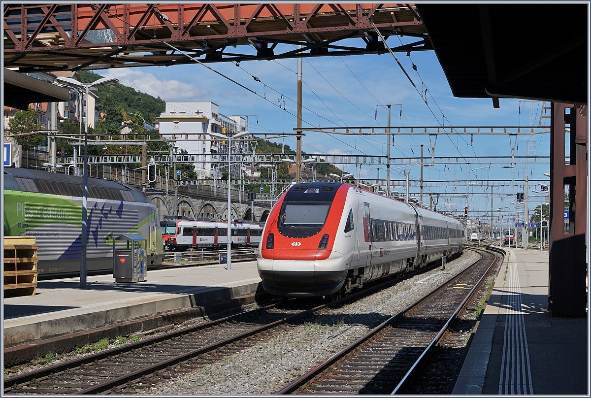Ein ICN von Lausanne nach St.Gallen verlässt Neuchtatel.
11. August 2018