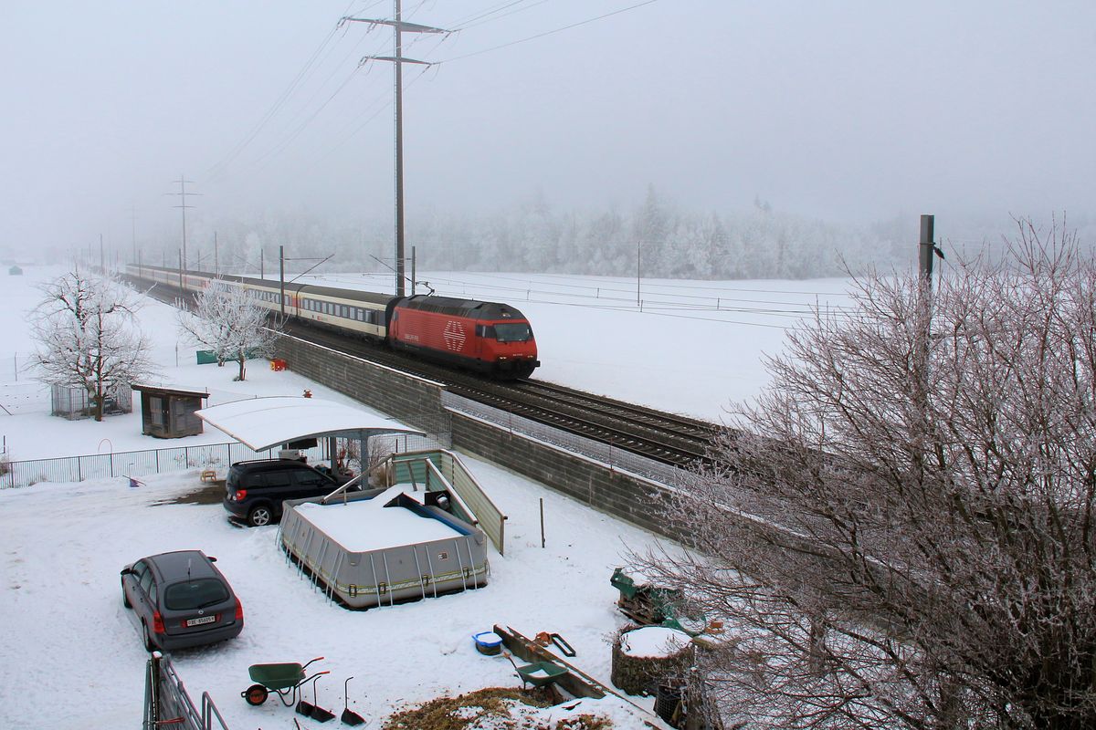 Ein kalter Tag an der Bahnlinie Bern-Thun: Re 460 074. 23.1.17