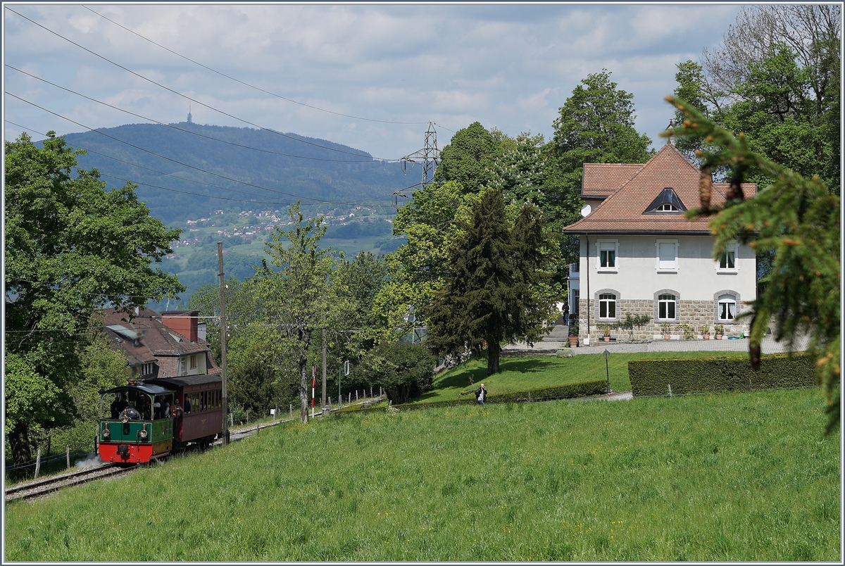 Ein kleiner Blonay-Chamby Zug bei Chaulin.
15. Mai 2016
