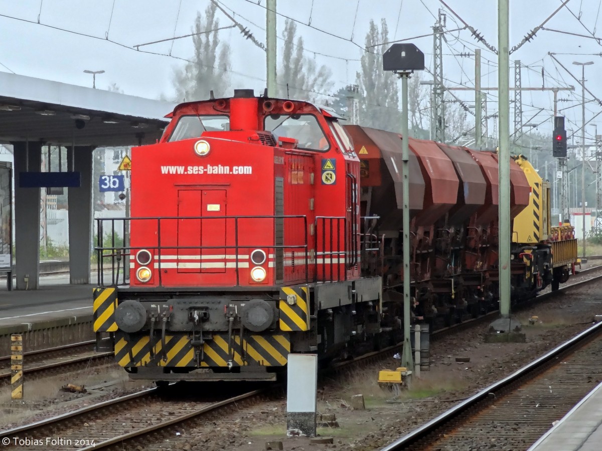 Ein kleiner G�terzug durchf�hrt Braunschweig Hbf.
Aufgenommen im September 2014.