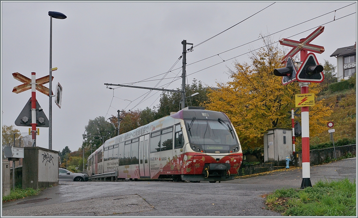 Ein  Lenker-Pendel  Be 4/4 Serie 5000 mit ABt/Bt auf dem Weg nach Zweisimmen bei Planchamp.

23. Okt. 2020
