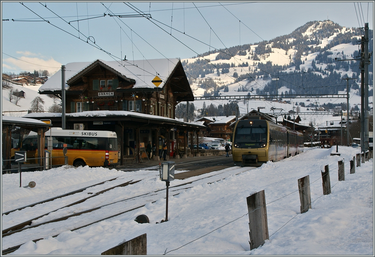 Ein  Lenker-Pendel  nach Rougemont beim Halt in Saanen.
03.02.2014