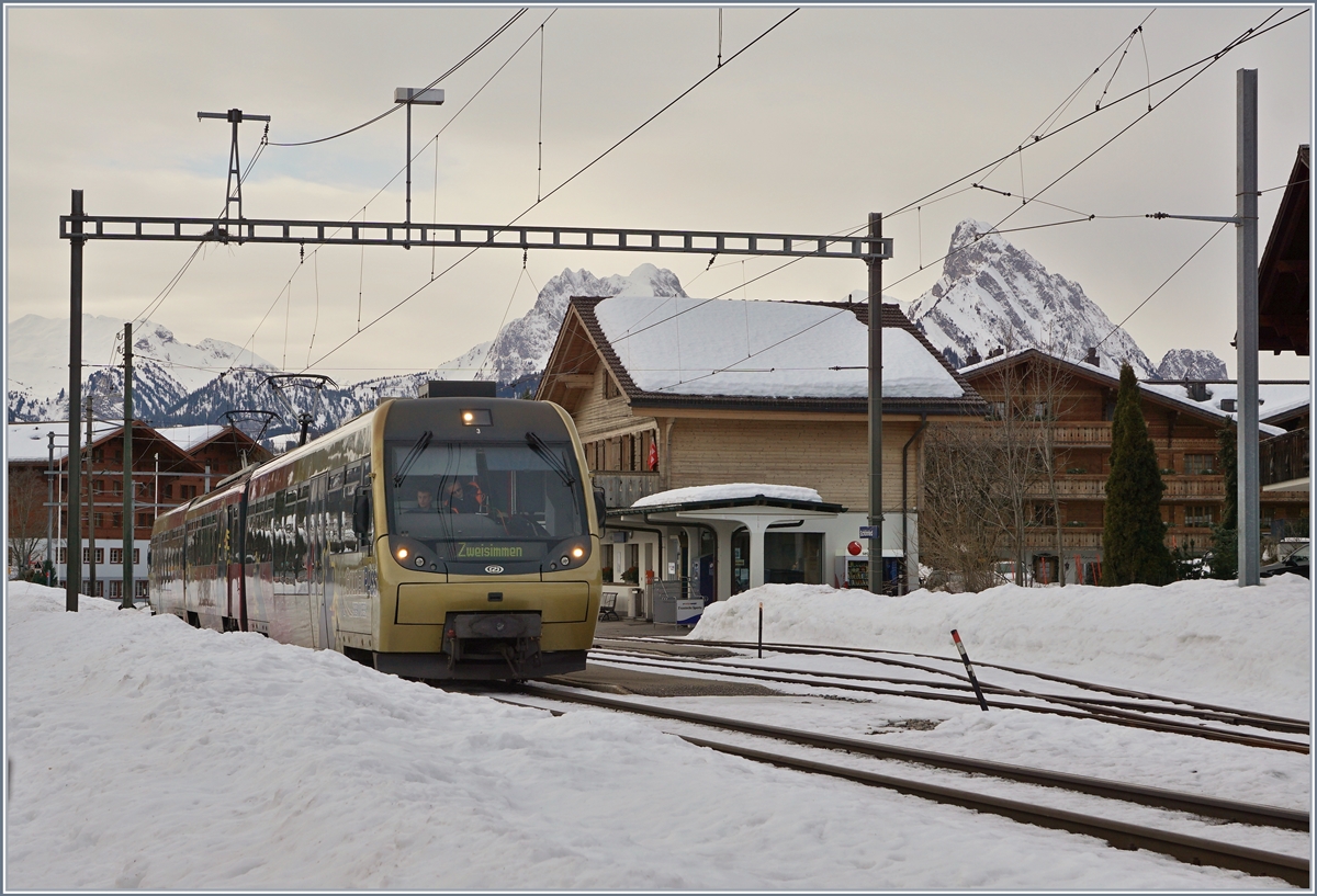 Ein  Lenkerpendel  (Bt, Be 4/4, ABt) nach Zweisimmen beim Halt in Schönried.
10. Jan. 2018