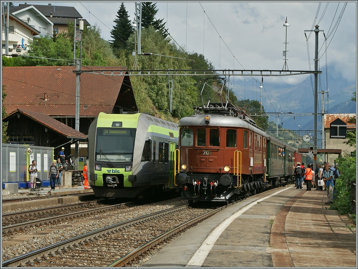 Ein Lötschberger und die Ae 6/8 205 in Ausserberg.
7. Sept. 2013