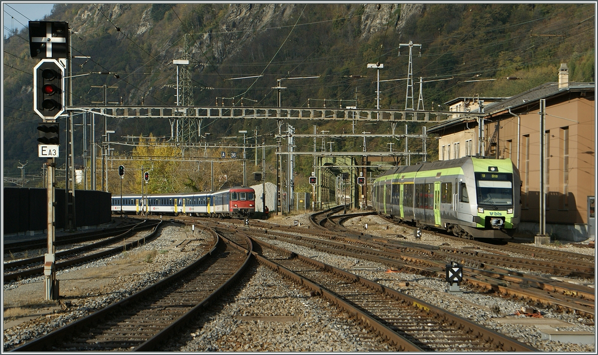 Ein  L�tschberger  von Bern f�hrt in Brig ein.
31. Okt. 2013