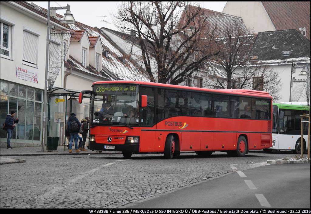 Ein MERCEDES O 550 INTEGRO Ü kurz vor der Abfahrt auf der Linie 286 ab Eisenstadt (Domplatz).