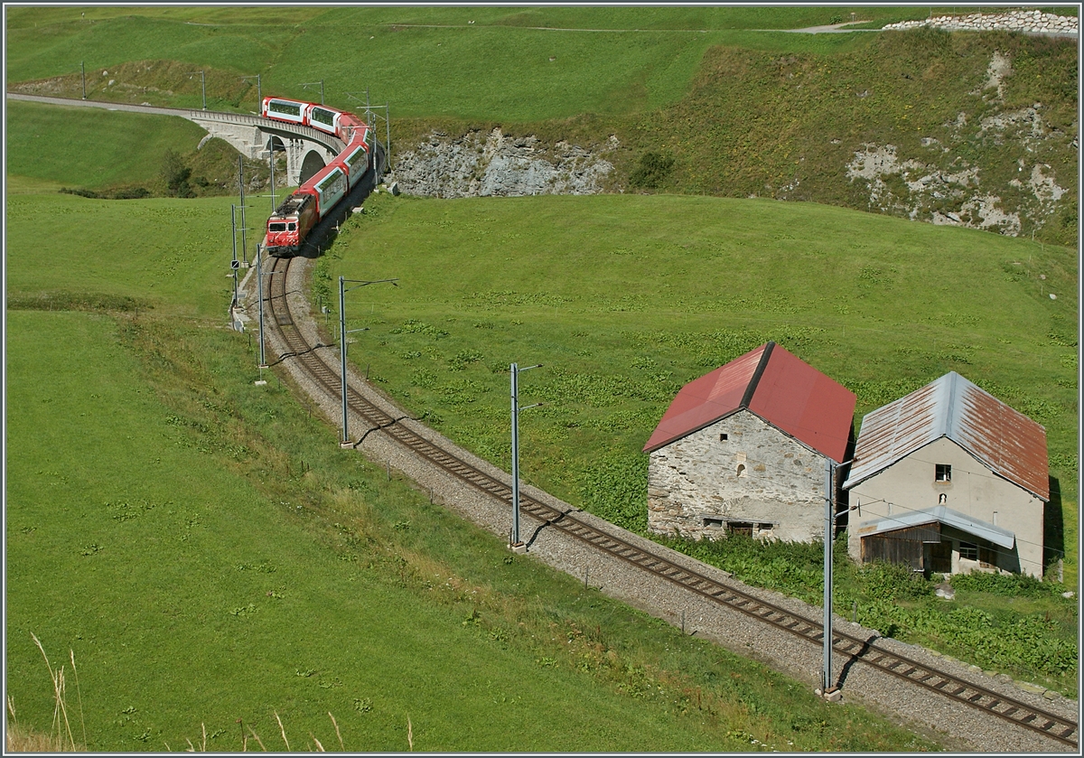 Ein MGB Glacier Express erreicht in Kürze HOspental.
29. Aug. 2013
