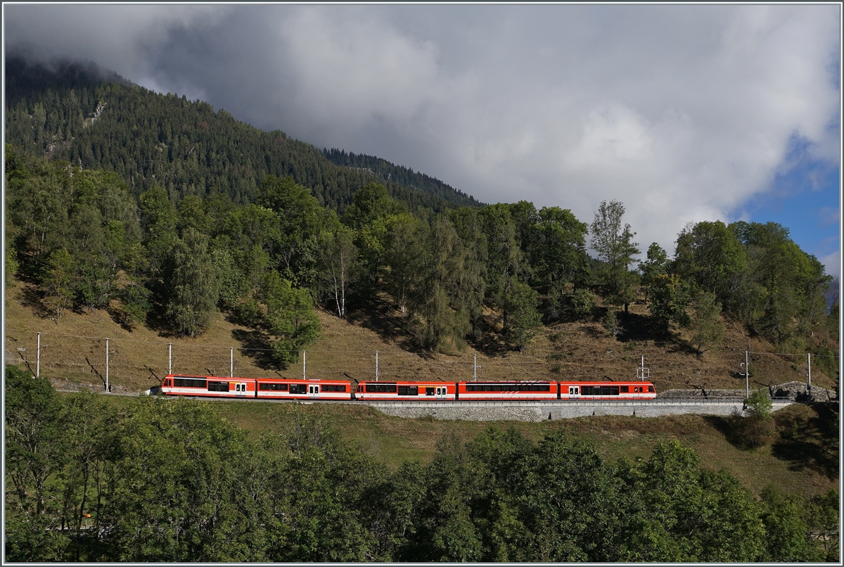 Ein MGB  Komet  mit Modul ist bei Fiesch unterwegs.. 

30. Sept. 2021