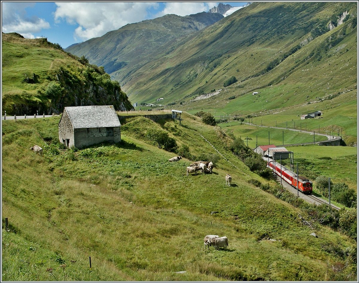 Ein MGB Regionalzug kurz vor Hospental.
29. Aug. 2013