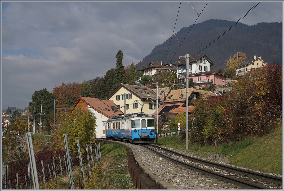Ein MOB ABDe 8/8 auf dem Weg nach Montreux im spätherbstliche Planchamp.
6. Nov. 2018