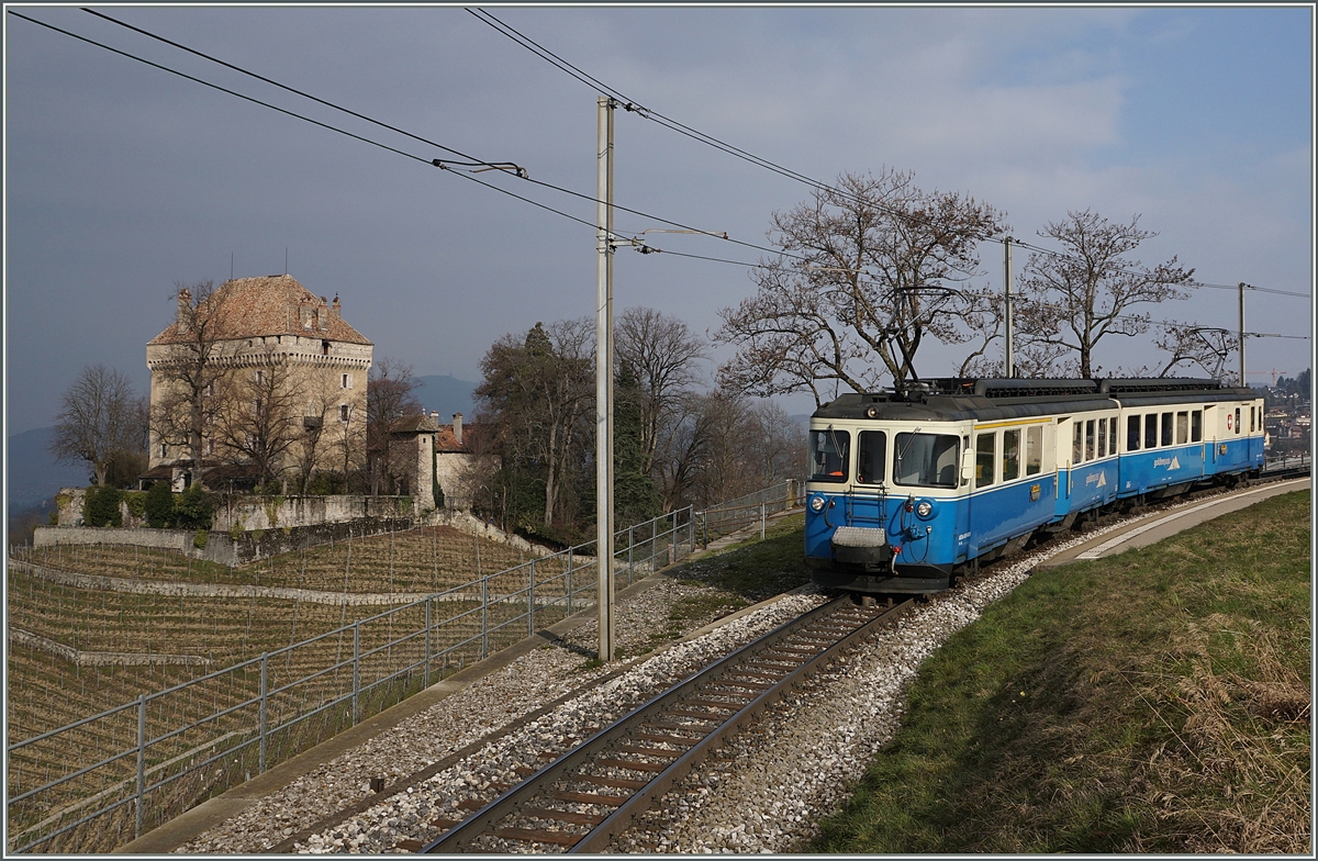 Ein MOB ABDe 8/8 nach Montreux bei Châtlard VD.
13. März 2016 