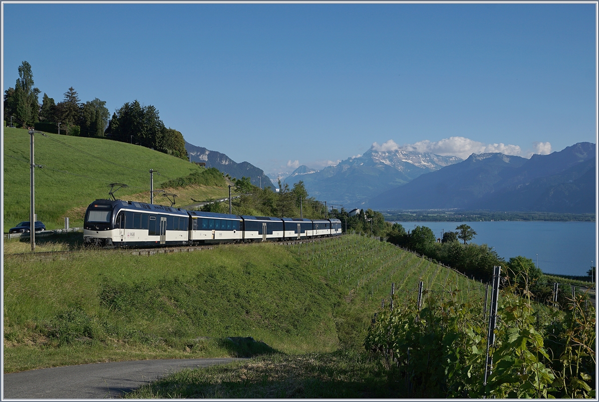 Ein MOB Alpina Zug auf dem  Weg nach Zweisimmen kurz vor Planchamp.

27. Mai 2020