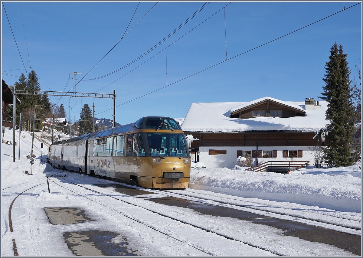 Ein MOB GoldenPass Panoramic erreicht Schönried.

6. Feb. 2019