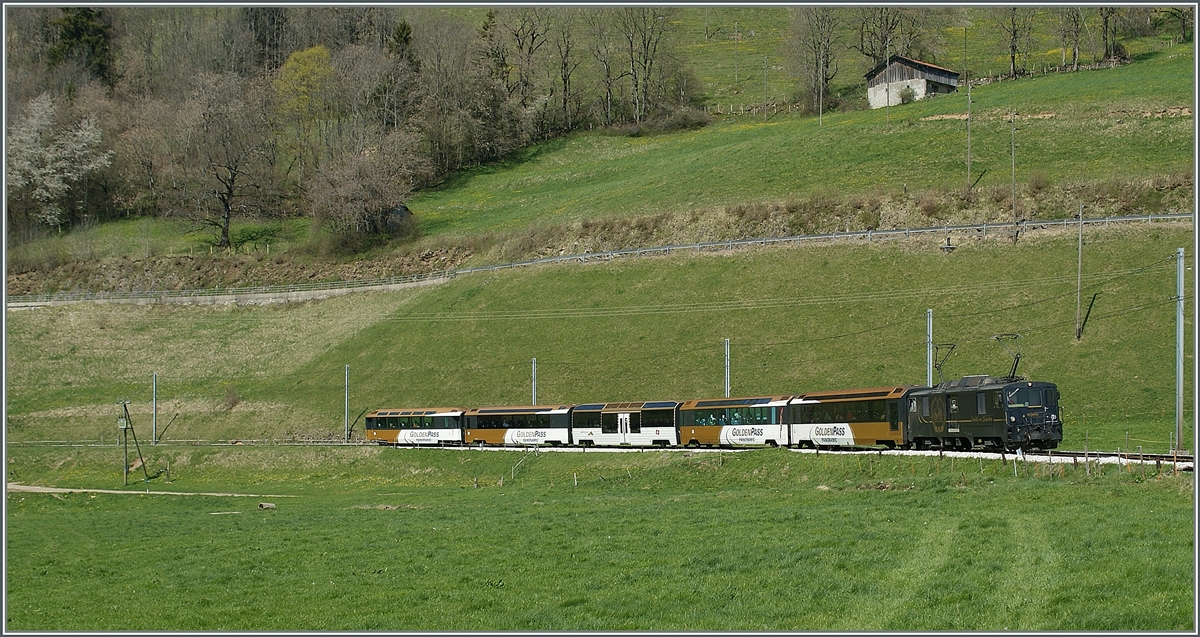 Ein MOB Panoramic Express zwischen Monbovon und Rossini�re.
16.04.2011