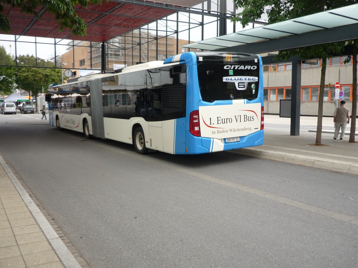 Ein neuer MB-Citaro C2 der Fa. Pflieger im ZOB in B�bluingen