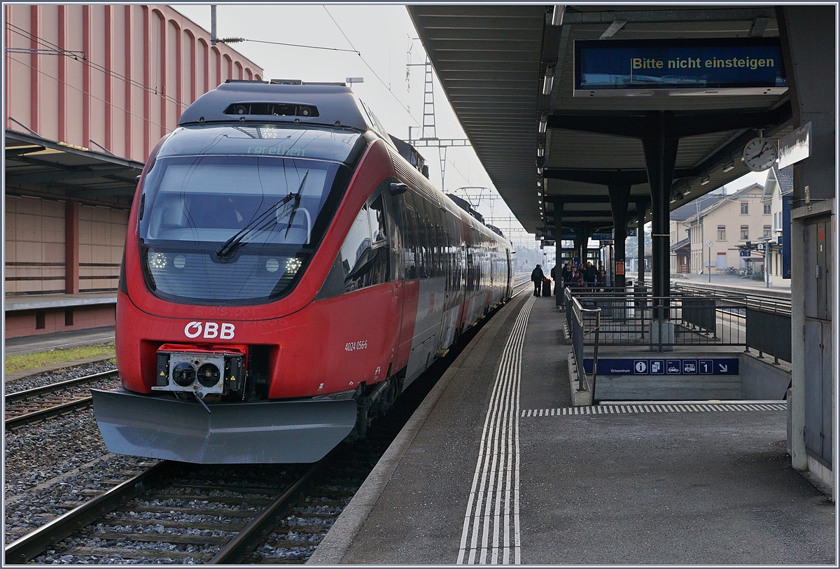Ein ÖBB Et 4024 ist von Bregenz (A) kommend in St.Margrethen (CH) angekommen.
17. März 2018