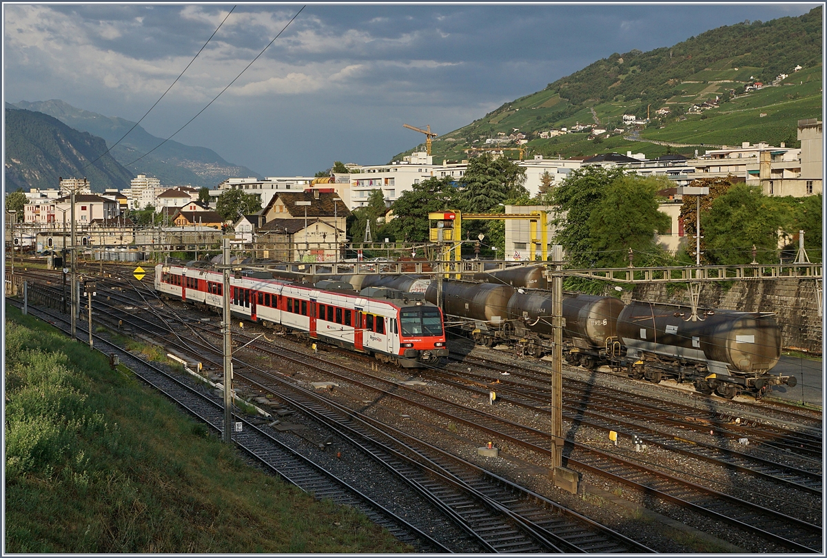 Ein RegioAlps Domino nach Brig erreicht Sierre.
31. Juli 2017