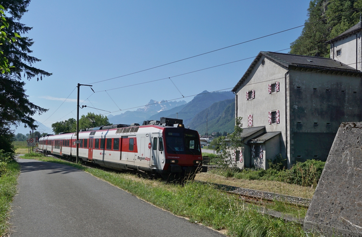 Ein RegioAlps Dopmino auf dem Weg nach St-Gingolph kurz nach Vouvry.

1. Juli 2019