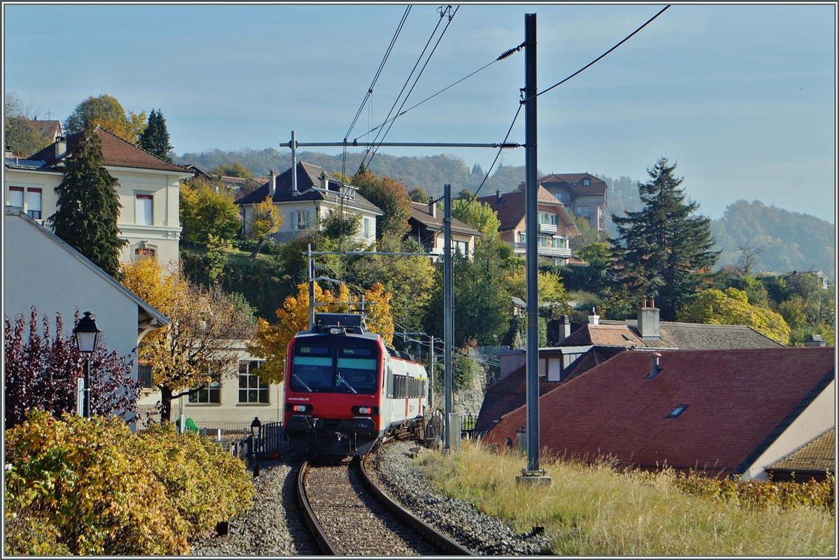 Ein Regionalzug hat Chexbres in Richtung Vevey verlassen. (Strecke des Train des Vigens).

2. Nov. 2014