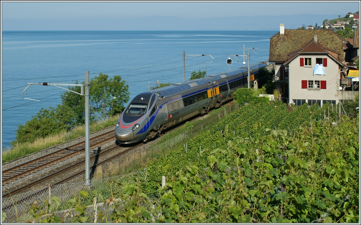 Ein SBB ETR 610 noch in den  Ursprungslackierung  auf der Fahrt Richtung Venezia bei St-Saphorin.
21. Juni 2010