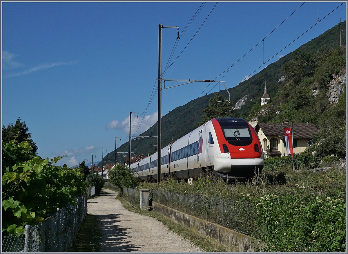 Ein SBB ICN auf der Fahrt nach Lausanne kurz vor Ligerz. 

14. August 2019