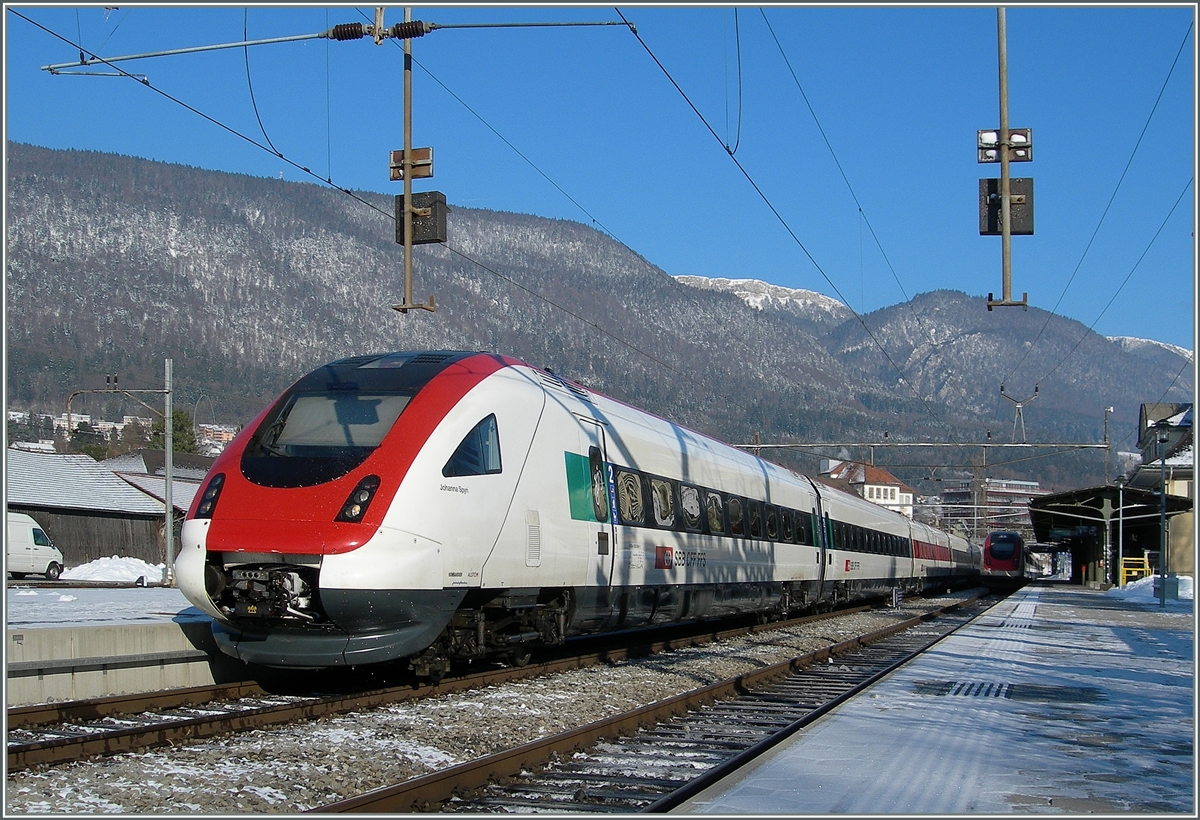 Ein SBB ICN im winterlichen Bahnhof von Grenchen Nord.
26. Dez. 2010